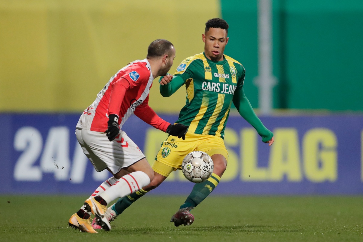 此次揭幕战 此次揭幕战